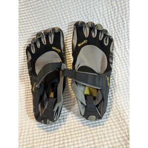 Vibram FiveFingers M1485 KSO Men's size 41 US 8-8.5. grey/black/grey camo used